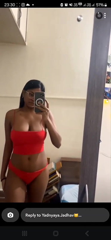 Young Tamil Girl Boobs Show