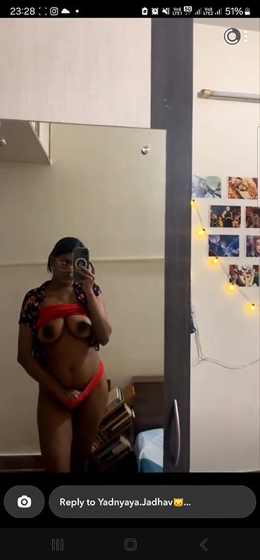 Young Tamil Girl Boobs Show