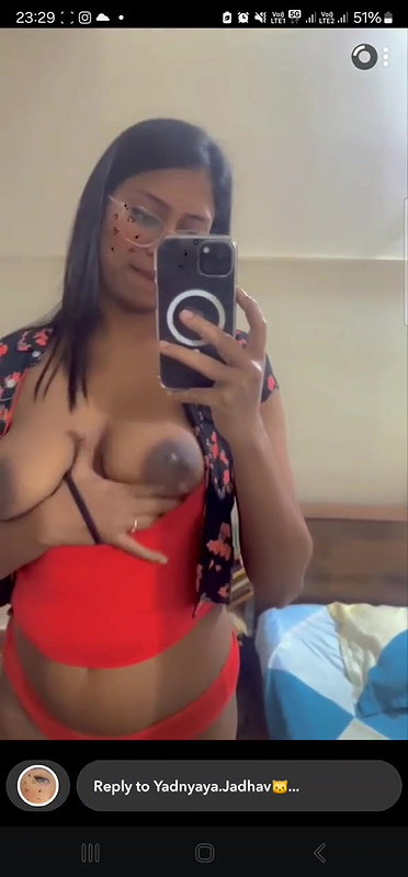 Young Tamil Girl Boobs Show