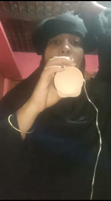 Suraiya horny bengali webslut sucking dildo