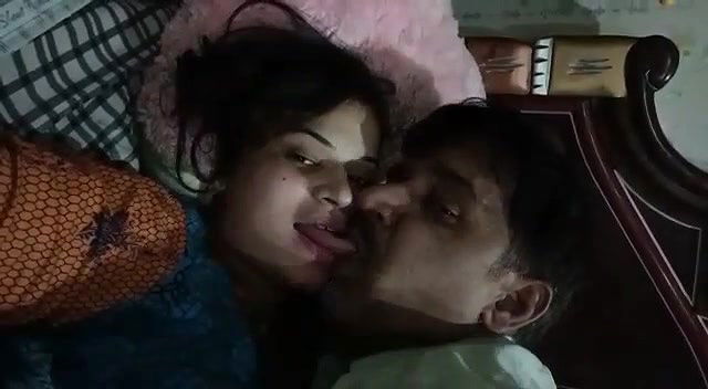 randi bahbhi ke sath kissing