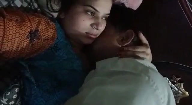 randi bahbhi ke sath kissing