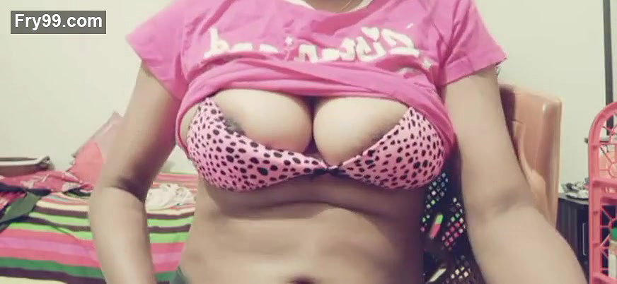 Indian desi classmate huge boobs show