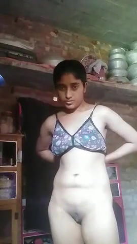 nangi gori ladki ne kapde pehni