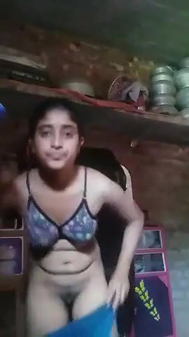 nangi gori ladki ne kapde pehni