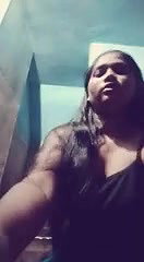 ladki ne chuche dikhayi