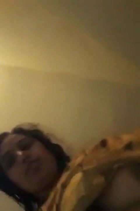 aunty ne chut ragad te hue video banayi