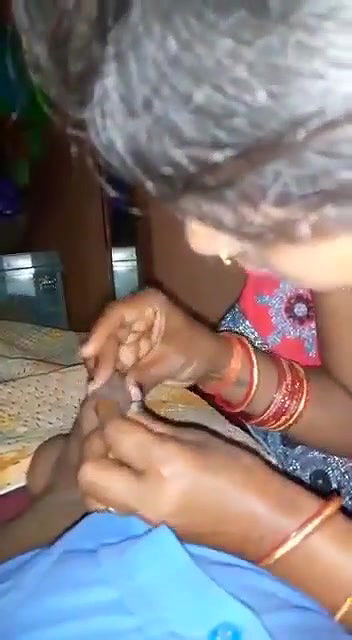 dehati bahbhi ne lund chusi