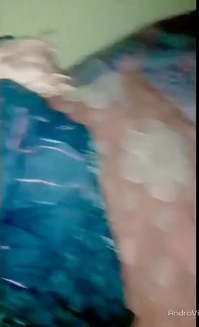 Sexy Indian girl handjob to her cousin brother