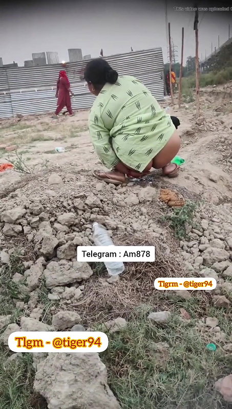 sexy girl hag rahi khule me