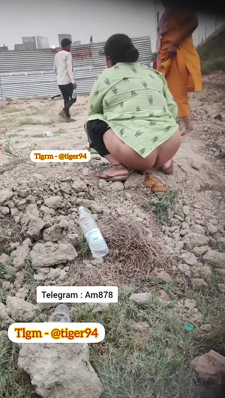 sexy girl hag rahi khule me