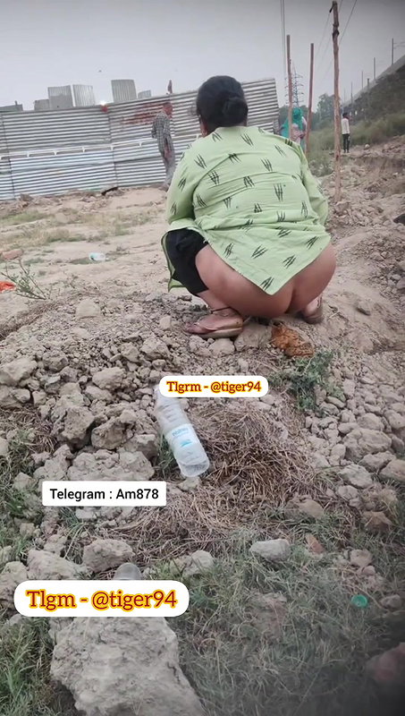 sexy girl hag rahi khule me