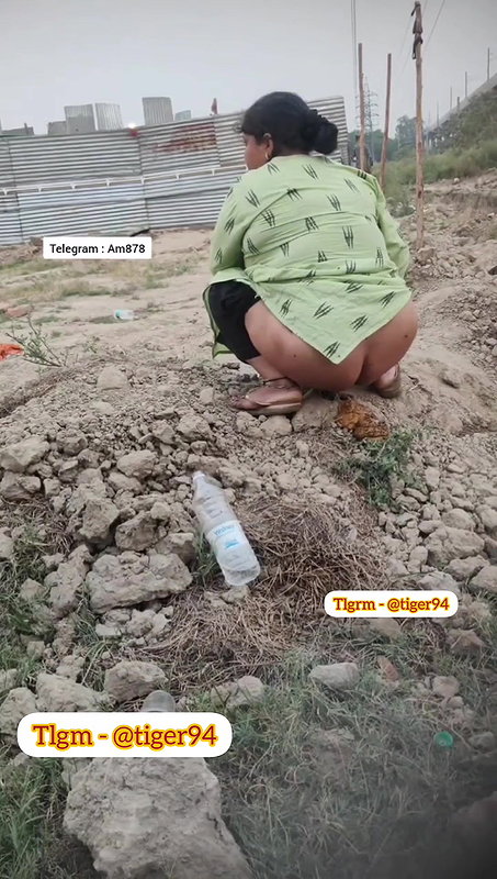 sexy girl hag rahi khule me