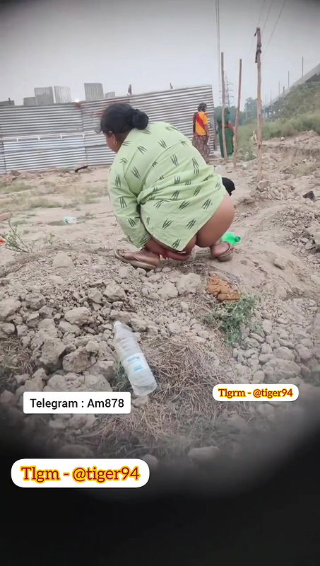 sexy girl hag rahi khule me