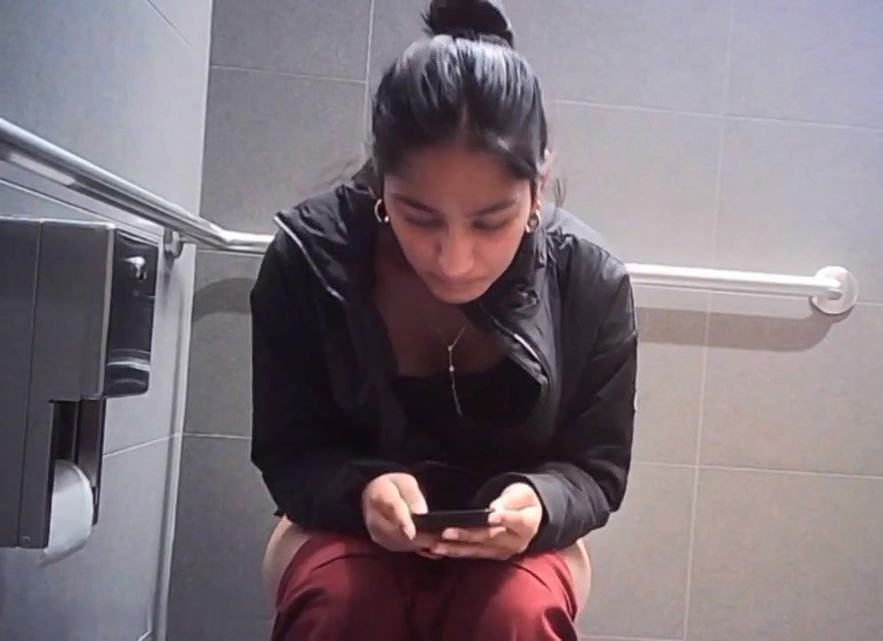 DESI TEEN GIRL PlSSlNG ON OFFICE RESTR00M FIXED SPYCAM CAPTURED JUICY PUSSY  SEXY ASS