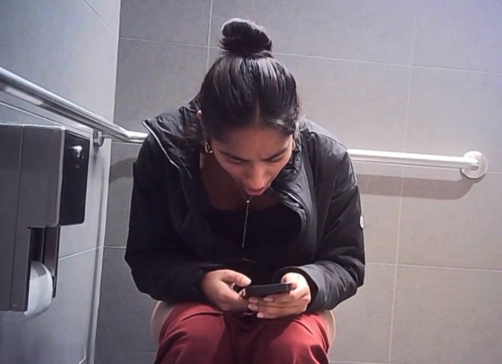 DESI TEEN GIRL PlSSlNG ON OFFICE RESTR00M FIXED SPYCAM CAPTURED JUICY PUSSY  SEXY ASS