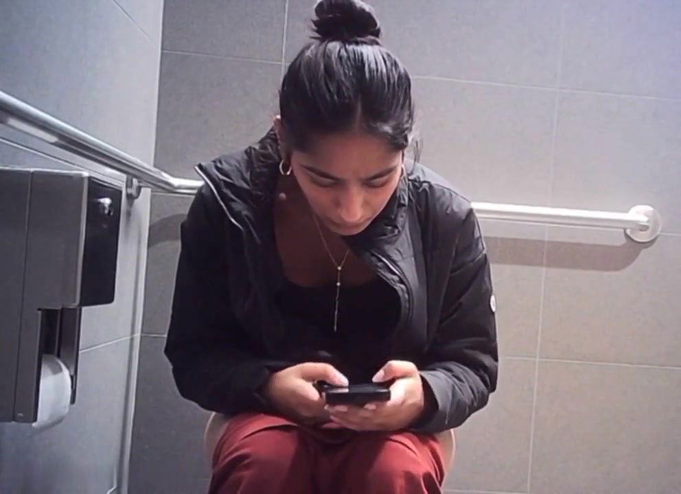 DESI TEEN GIRL PlSSlNG ON OFFICE RESTR00M FIXED SPYCAM CAPTURED JUICY PUSSY  SEXY ASS
