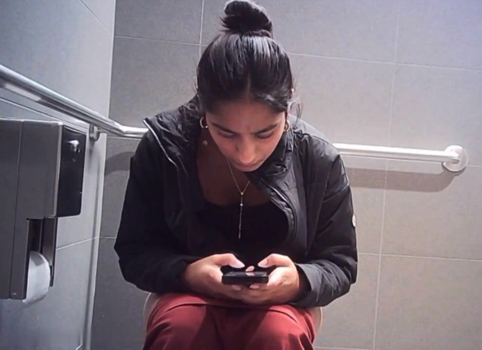DESI TEEN GIRL PlSSlNG ON OFFICE RESTR00M FIXED SPYCAM CAPTURED JUICY PUSSY  SEXY ASS