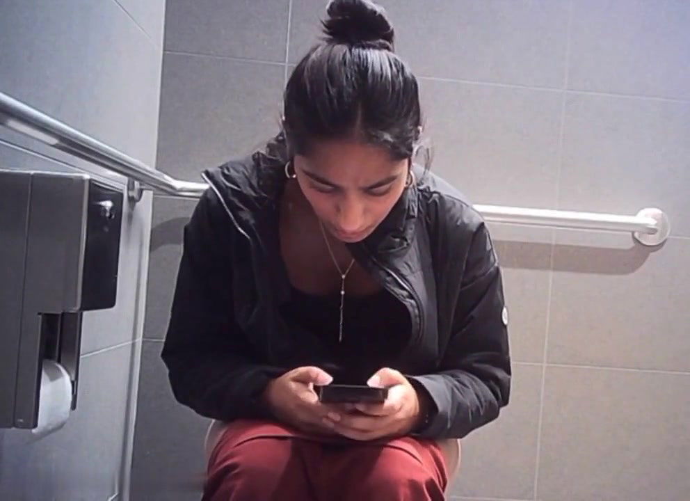 DESI TEEN GIRL PlSSlNG ON OFFICE RESTR00M FIXED SPYCAM CAPTURED JUICY PUSSY  SEXY ASS