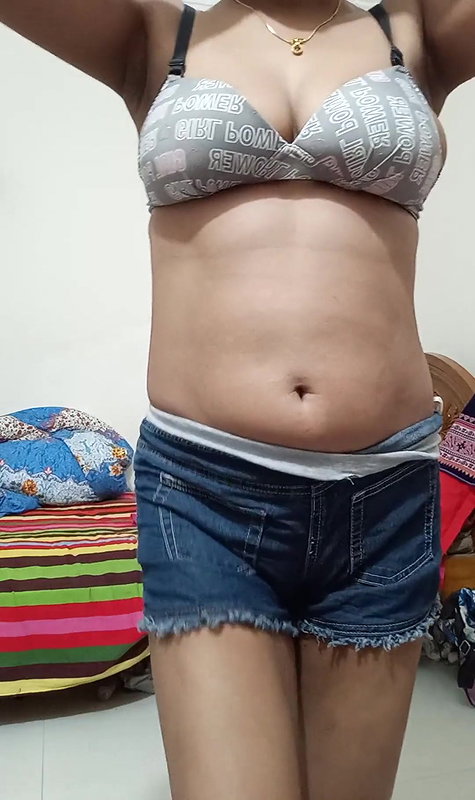 Roommate huge boobs show and small ass show