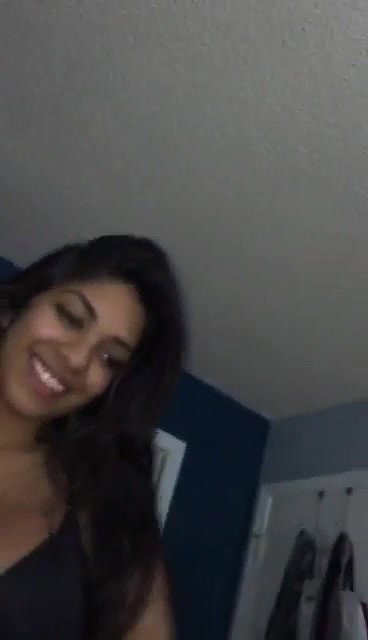 Desi Ladki Ne Apni Sexy Gand Ko Dikhaya Aur Apne Boobs Ko Bhi Dekhaya