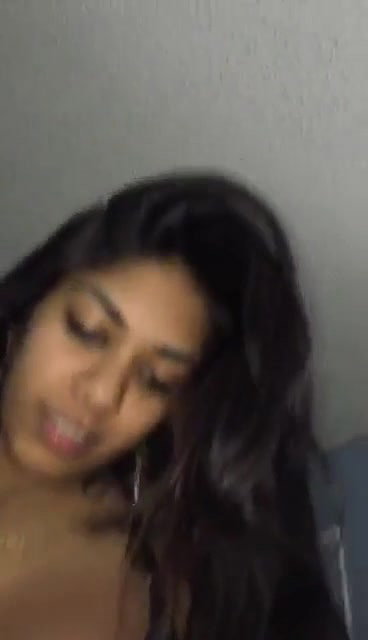Desi Ladki Ne Apni Sexy Gand Ko Dikhaya Aur Apne Boobs Ko Bhi Dekhaya