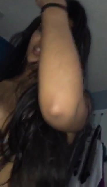 Desi Ladki Ne Apni Sexy Gand Ko Dikhaya Aur Apne Boobs Ko Bhi Dekhaya