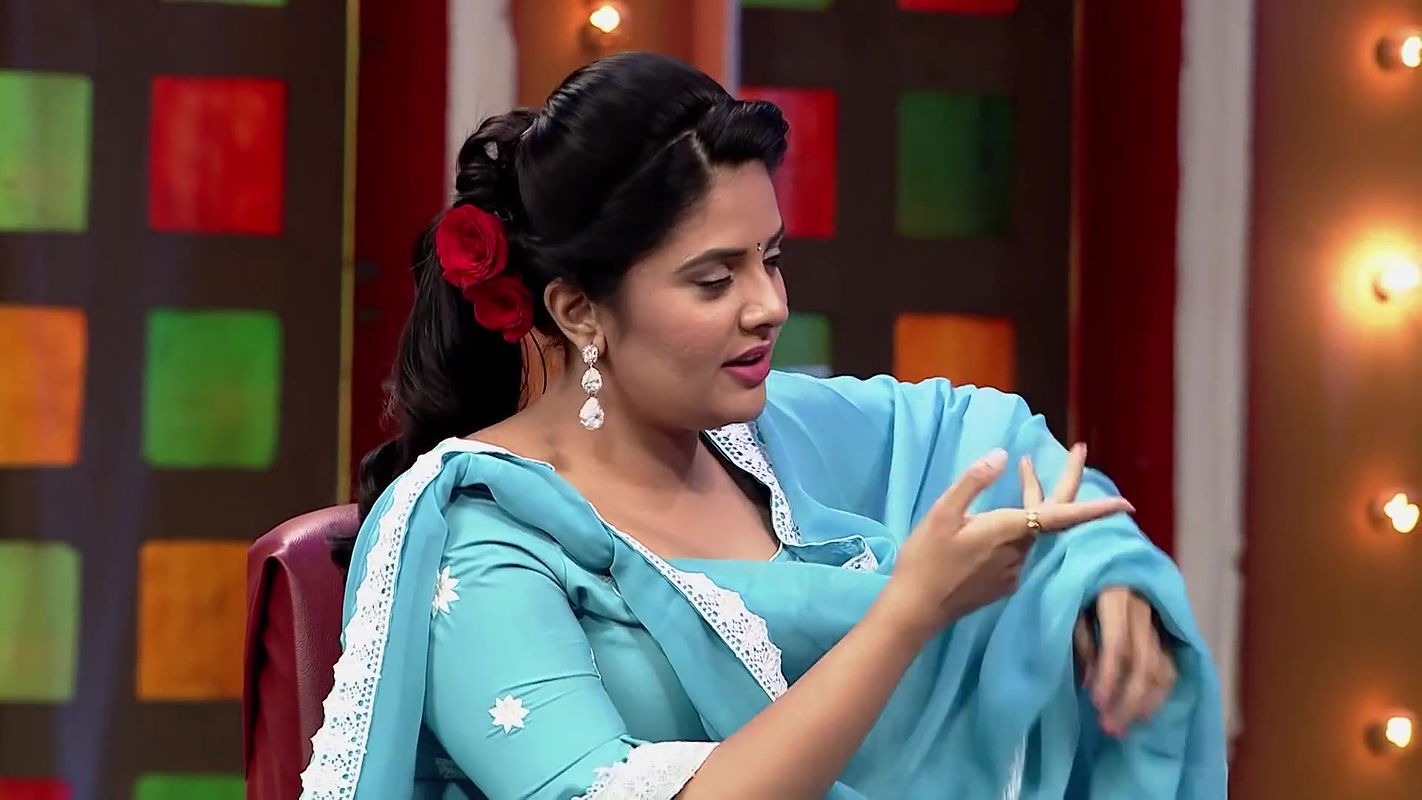 Busty Anchor Srimukhi/Sreemukhi Super Hot Big ASS & Fleshy Thighs in Tight pants