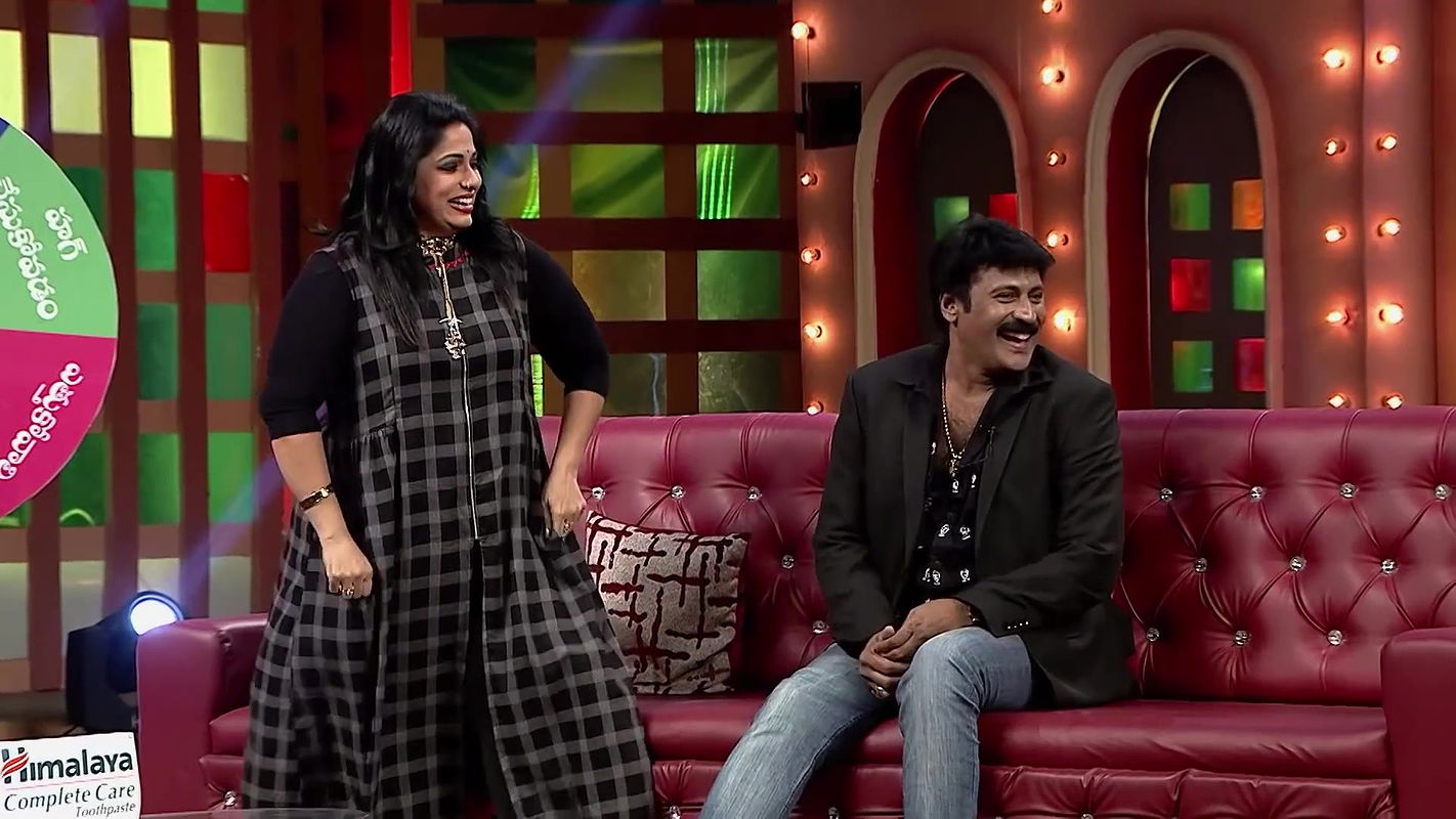 Busty Anchor Srimukhi/Sreemukhi Super Hot Big ASS & Fleshy Thighs in Tight pants