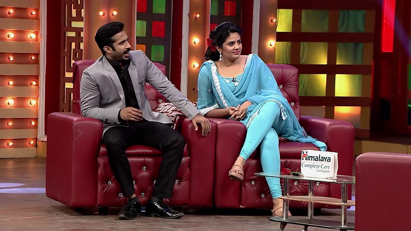 Busty Anchor Srimukhi/Sreemukhi Super Hot Big ASS & Fleshy Thighs in Tight pants