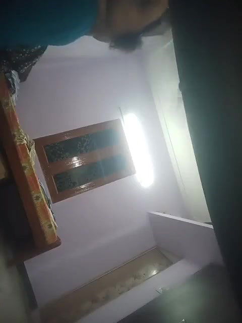 kapde kholte hue boob dikhi