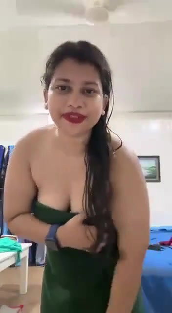 towel kholke nnagi video banayi