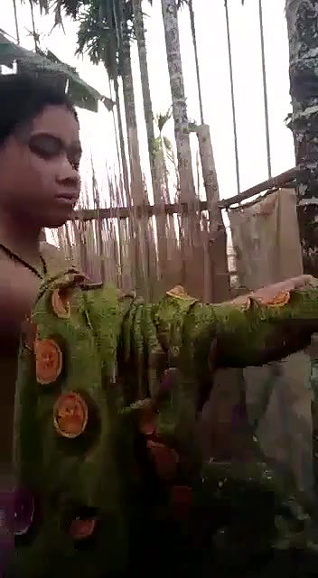 chut mein sabun ghusayi ladki ne