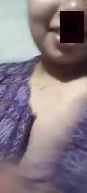 ladki en apni boob chusi