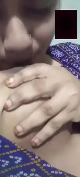ladki en apni boob chusi