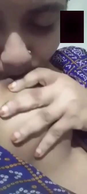 ladki en apni boob chusi
