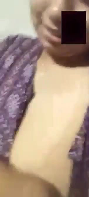 ladki en apni boob chusi