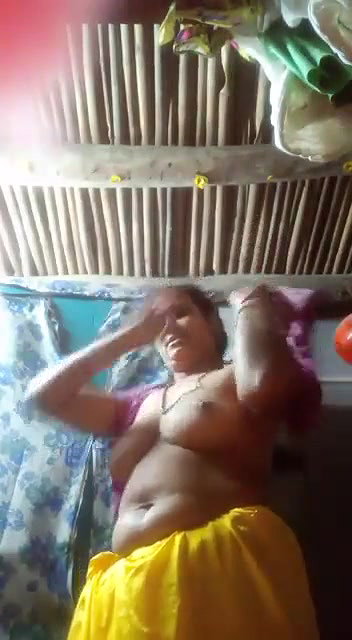 Yellow saree aunty stripped saree video for lover 28