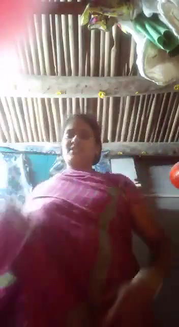Yellow saree aunty stripped saree video for lover 28