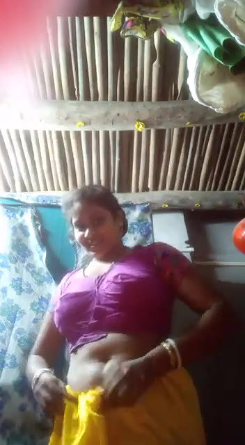 Yellow saree aunty stripped saree video for lover 28