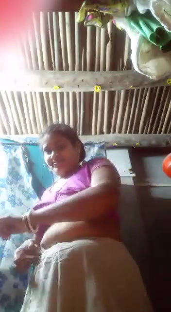 Yellow saree aunty stripped saree video for lover 28