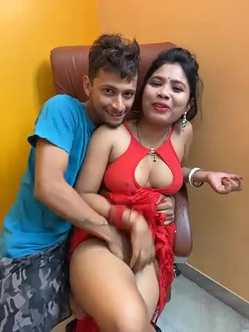 Sexy Wife Giving Blowjob and Boob Fuck