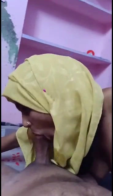 Hijabi Girl Sucks Her Cousins Dick In Pakistani MMS