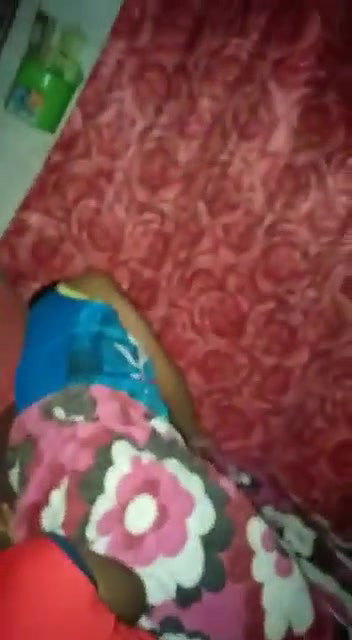 Desi Bhavi Ko Raat Me Neend Se Utha Kar Uski Chuchi Dabai Aur Uski Bur Ki Chudai Ki