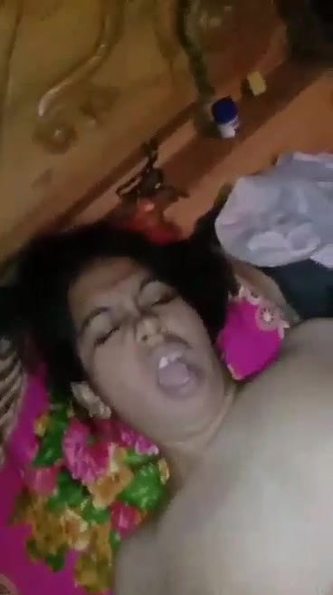 Gao Me Bagal Ki Bhavi Ko Raat Me Uske Pati Ke Na Rahne Par Usko Nanga Kar Ke Chudai Ki