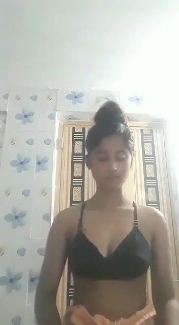 Desi Girl Showing And Fingering Asshole
