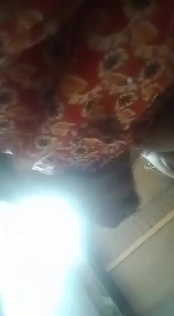 Desi Mallu Bhabhi Shows Her Milky Boobs and Fingering