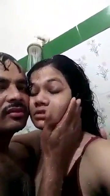 sali in jija sali in bathroom