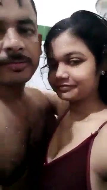 sali in jija sali in bathroom