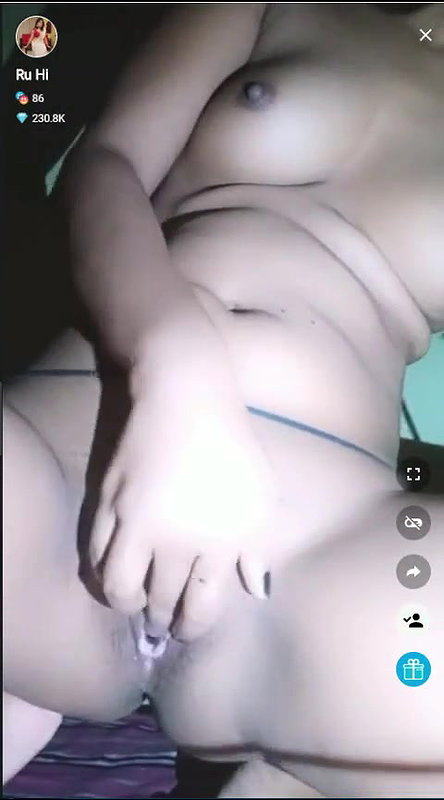 Hot college babe sexy show her Nude